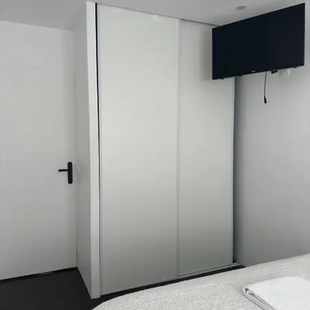 Location In Private Security Residence With Free Parking, 6 Min To Nice Center, 1 Min For All Transports Available * 尼斯