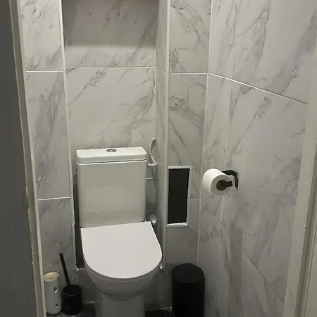 Location In Private Security Residence With Free Parking, 6 Min To Nice Center, 1 Min For All Transports Available 尼斯